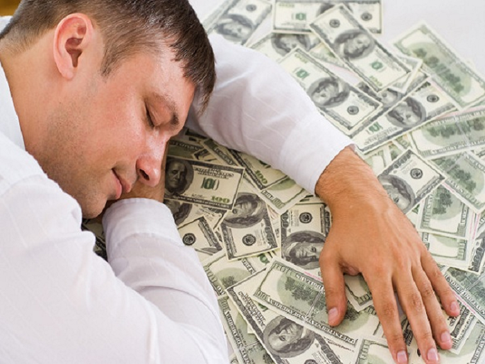 Mơ nhặt được tiền có phải điềm hên không? Đánh con gì? 3 Mơ thấy nhặt được tiền