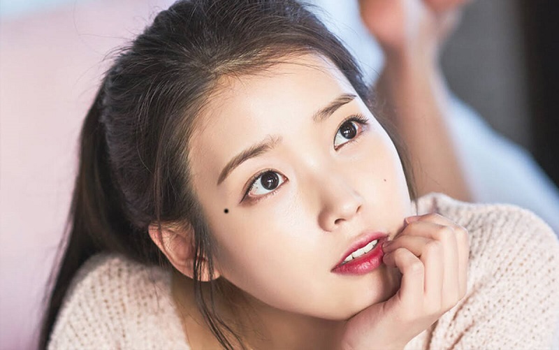 Nốt ruồi trên mặt phụ nữ và nam giới có ý nghĩa gì? 2 Nốt ruồi trên mặt nữ ở đuôi mắt là người có nhiều tham vọng trong sự nghiệp