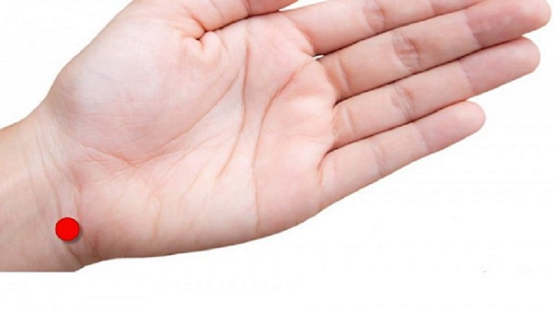 Nốt ruồi ở cổ tay phải, tay trái phụ nữ đàn ông ý nghĩa gì? 2 Các vị trí nốt ruồi ở cổ tay khác nhau mang thông điệp khác nhau ra sao