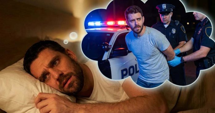 Ngủ mơ bị công an bắt đánh con gì? Giải mã điềm báo