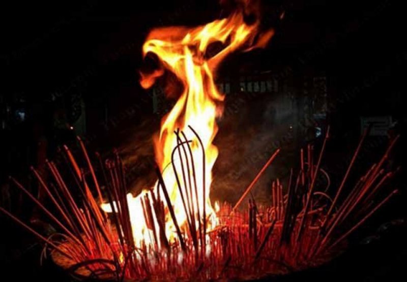 Mơ thấy cháy bát hương, thấy bát hương đánh con gì bao ăn?