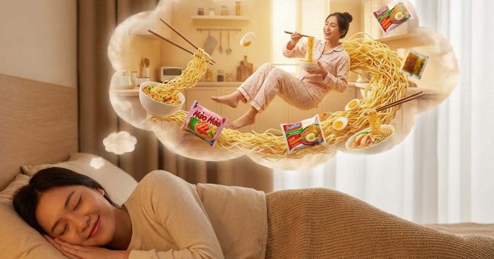 mo-an-mi-tom-danh-con-gi-giai-ma-giac-mo-an-mi-goi Mơ ăn mì tôm đánh con gì? Giải mã giấc mơ ăn mì gói