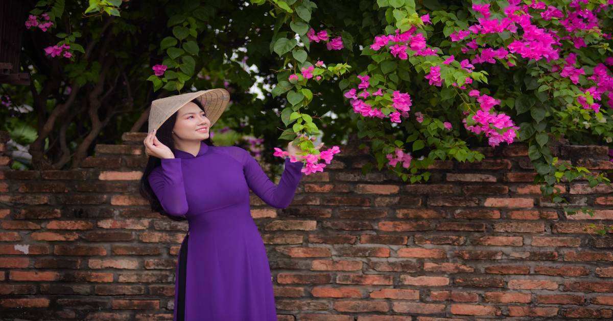 mo-thay-mac-ao-dai-01 Mơ thấy mặc áo dài trắng đánh con gì? Mơ thấy áo dài