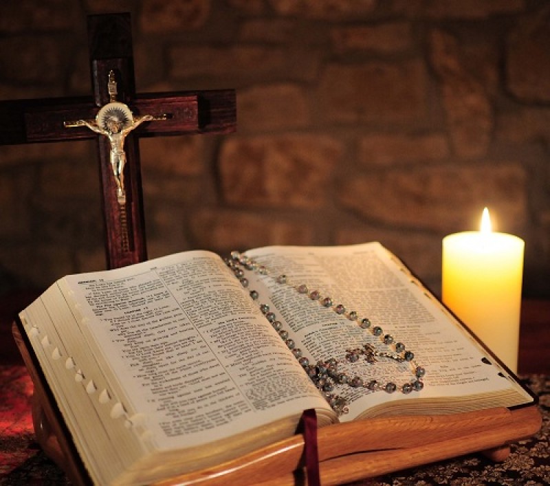 mo-thay-quyen-kinh-thanh