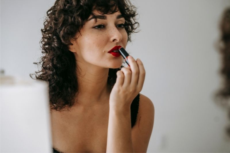 mo-thay-trang-diem-ghi-con-de-so-may