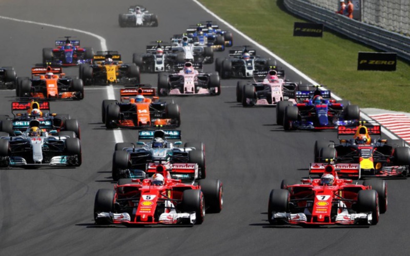 nam mo thay minh dang dua xe danh con gi