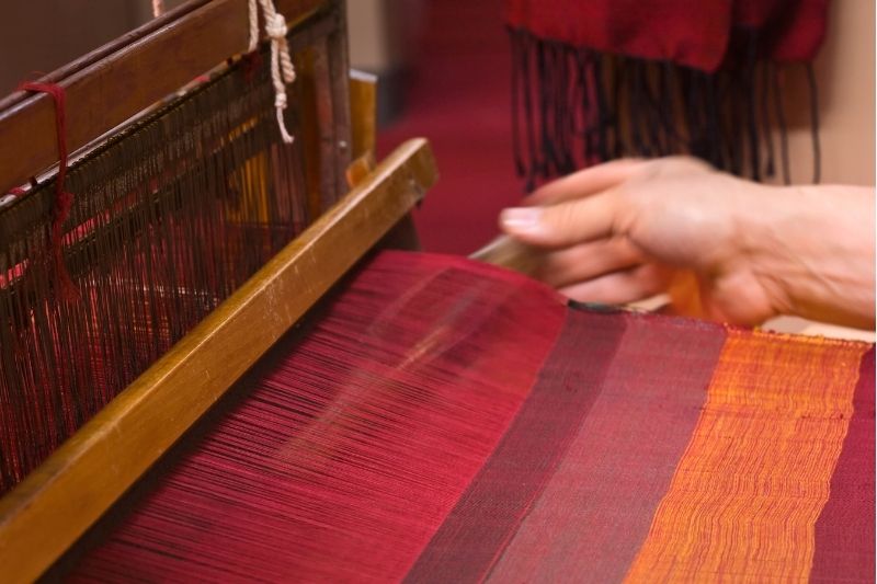 Mơ thấy đang may chăn