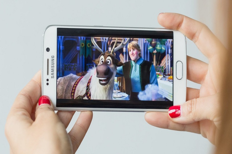 mo-thay-xem-phim-tren-dien-thoai