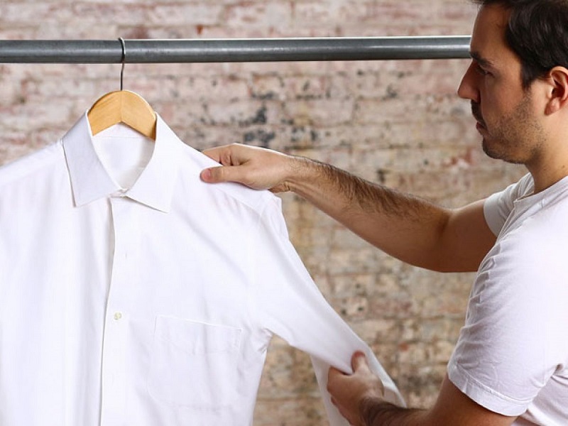 giac-mo-thay-ao-so-mi-bi-nhan