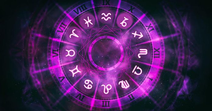 Purple astrological wheel with zodiac symbols and night starry s 12 Cung Hoàng Đạo Cần Rút Ra Bài Học Gì Khi Thất Tình?
