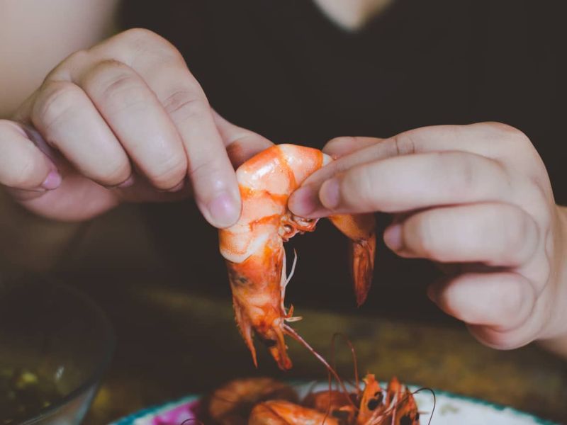 Mơ thấy ăn tôm là giấc mơ nói về vận may