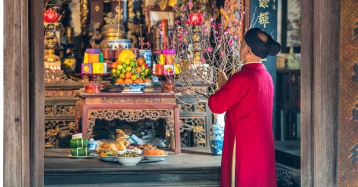 Mơ thấy bàn thờ bị đổ Mơ thấy bàn thờ bị đổ