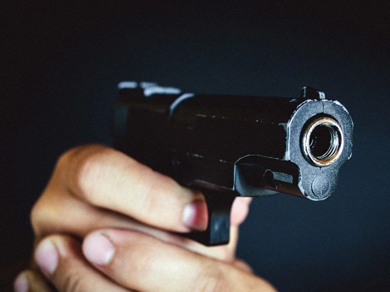 Mơ thấy bị bắn đánh con gì và giải mã nội dung giấc mơ này 1 Mơ thấy bị bắn thì cò nên lo lắng