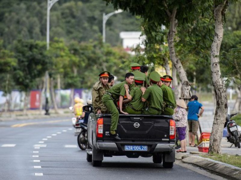 Mơ thấy công an đánh con gì: Thử vận may từ giấc mơ này 2 Mơ thấy công an đánh con gì - giấc mơ công an đi trên đường