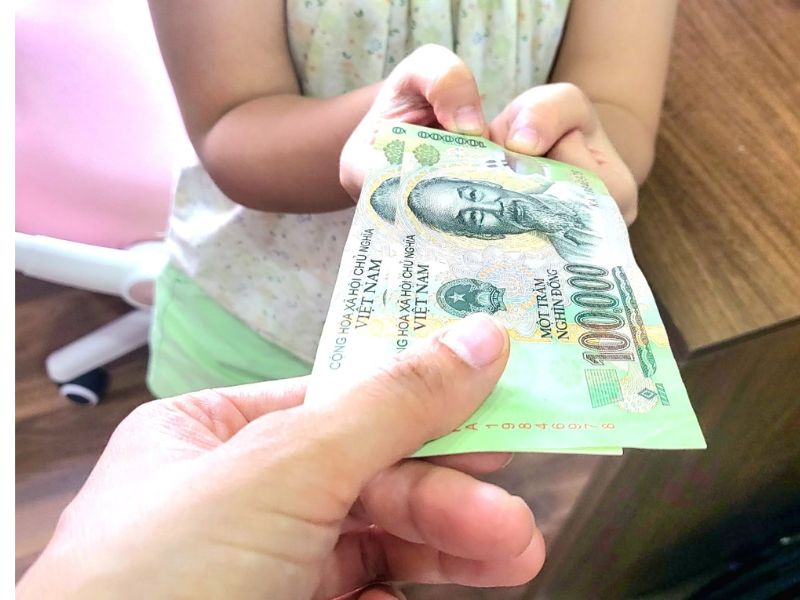 Mơ thấy người ta cho tiền đánh con gì