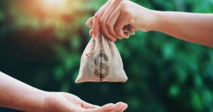 Mơ thấy người ta cho tiền: Giải mã giấc mơ, chọn số may mắn