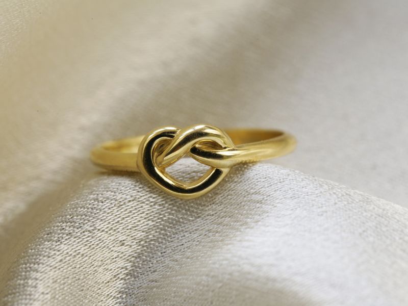 Nằm mơ thấy nhẫn vàng: Là tin vui tài lộc hay tình cảm? 2 Nằm mơ thấy nhẫn vàng 2