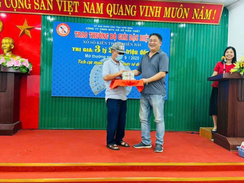 Đổi vé số trúng ở Nam Định 1